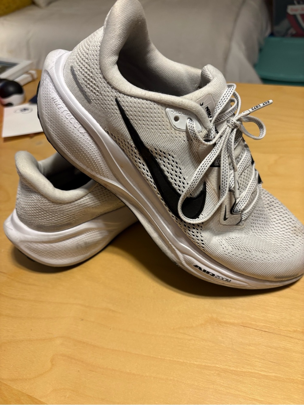 Nike Womens White and Black Mesh Running Sneakers